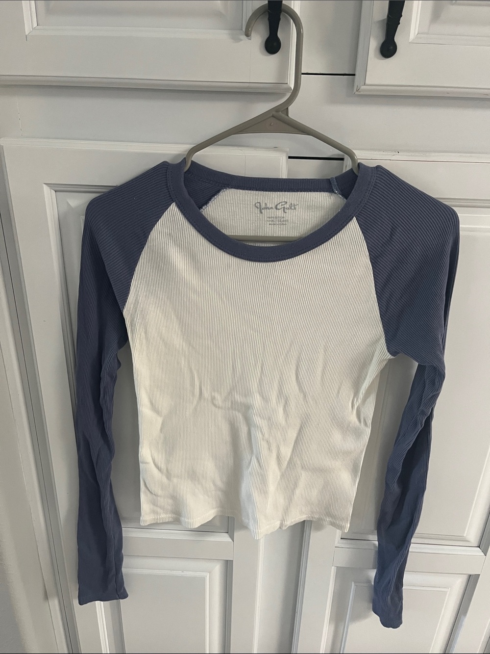 Brandy Melville White Ribbed Raglan Top with Blue-Gray Sleeves